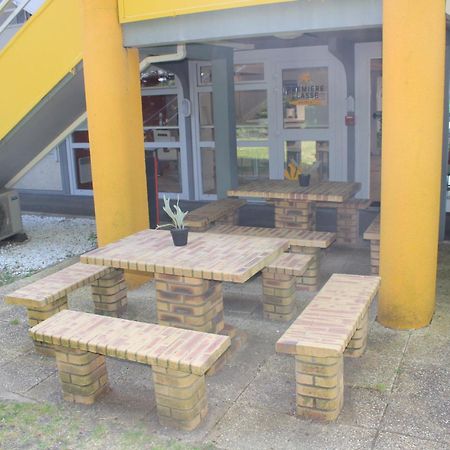 Premiere Classe St Quentin en Yvelines Elancourt Trappes Exterior foto