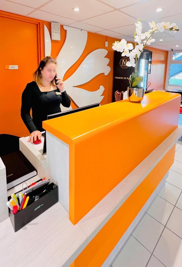Premiere Classe St Quentin en Yvelines Elancourt Trappes Exterior foto
