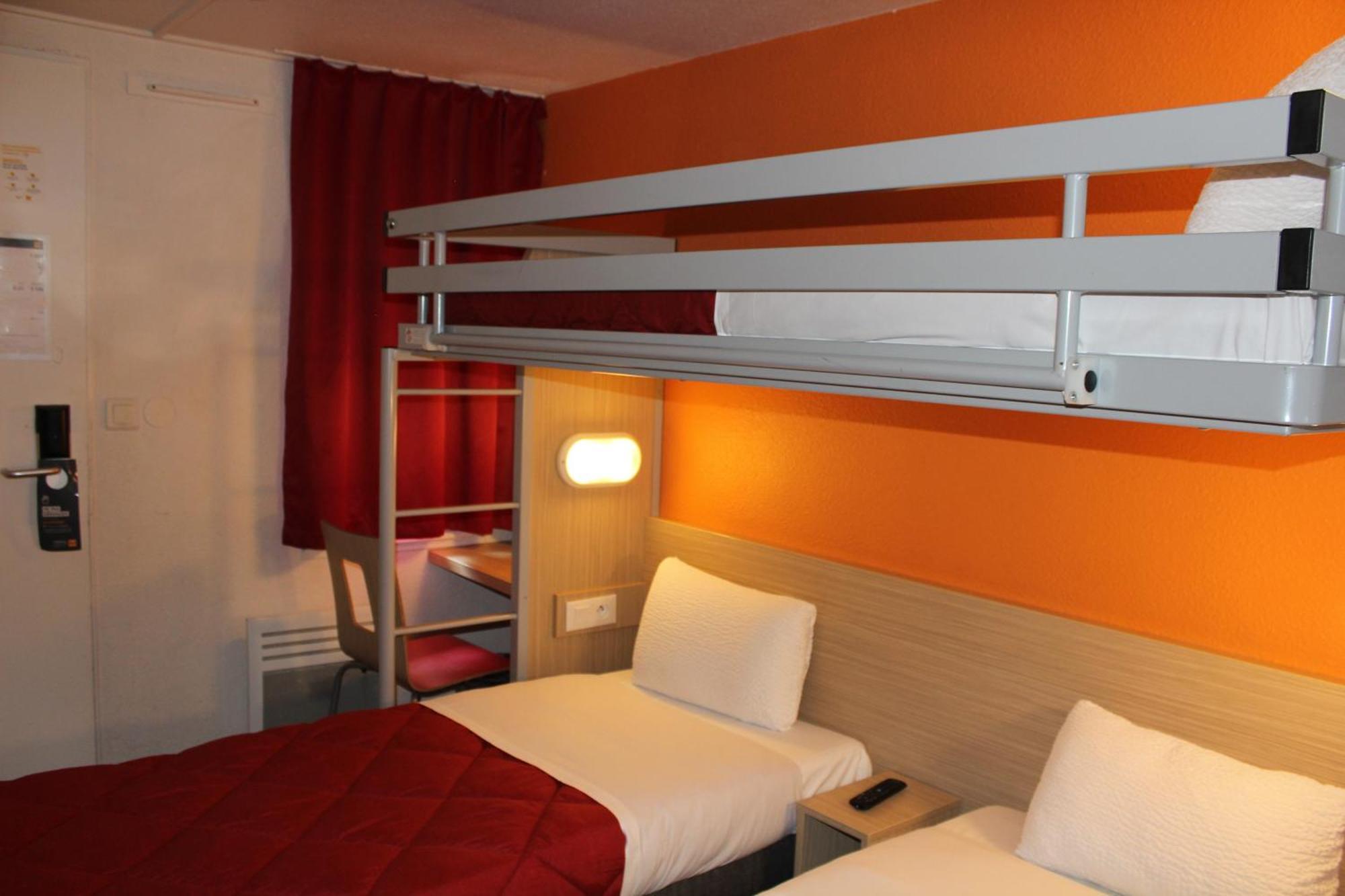 Premiere Classe St Quentin en Yvelines Elancourt Trappes Exterior foto
