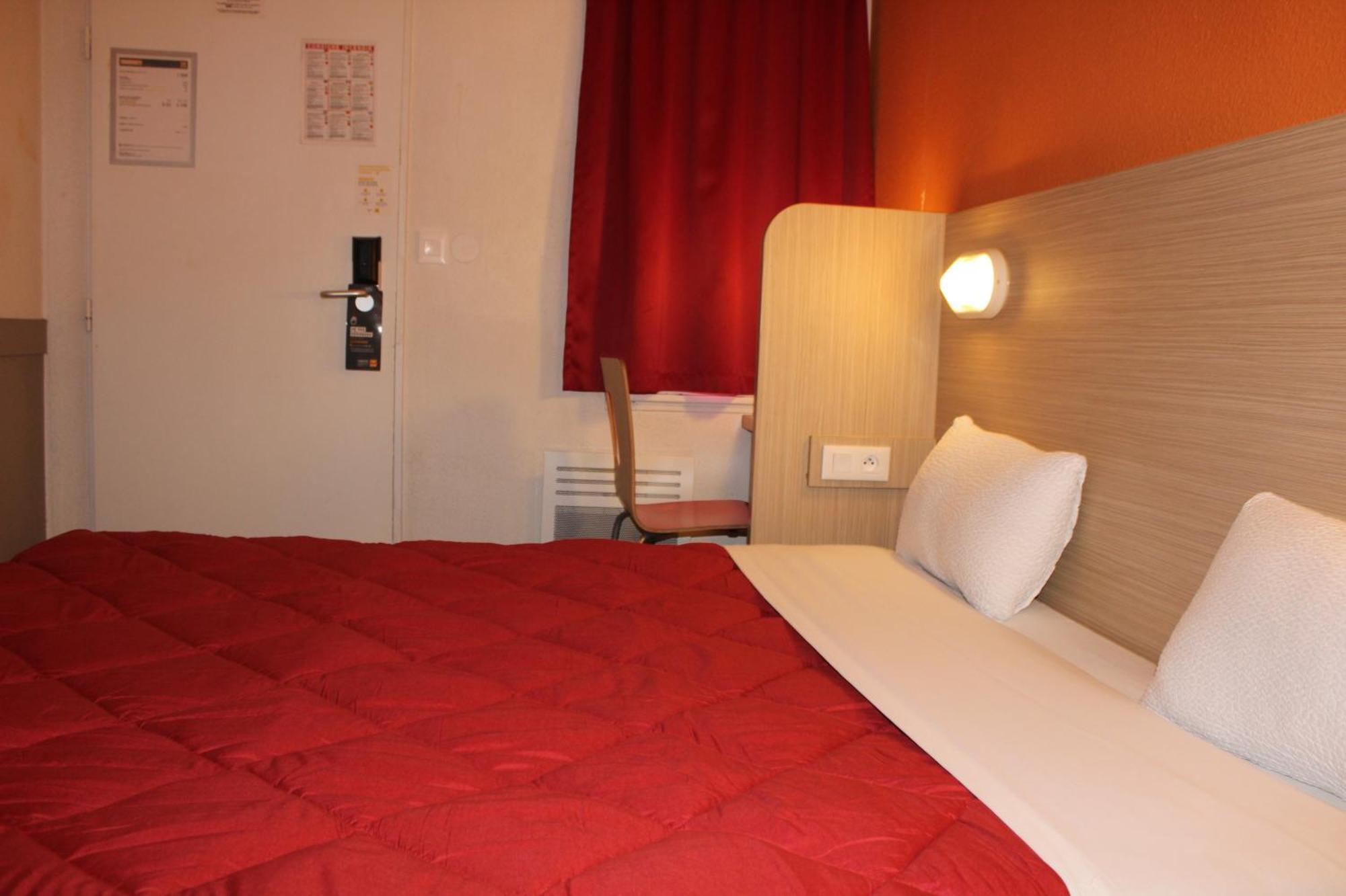 Premiere Classe St Quentin en Yvelines Elancourt Trappes Exterior foto