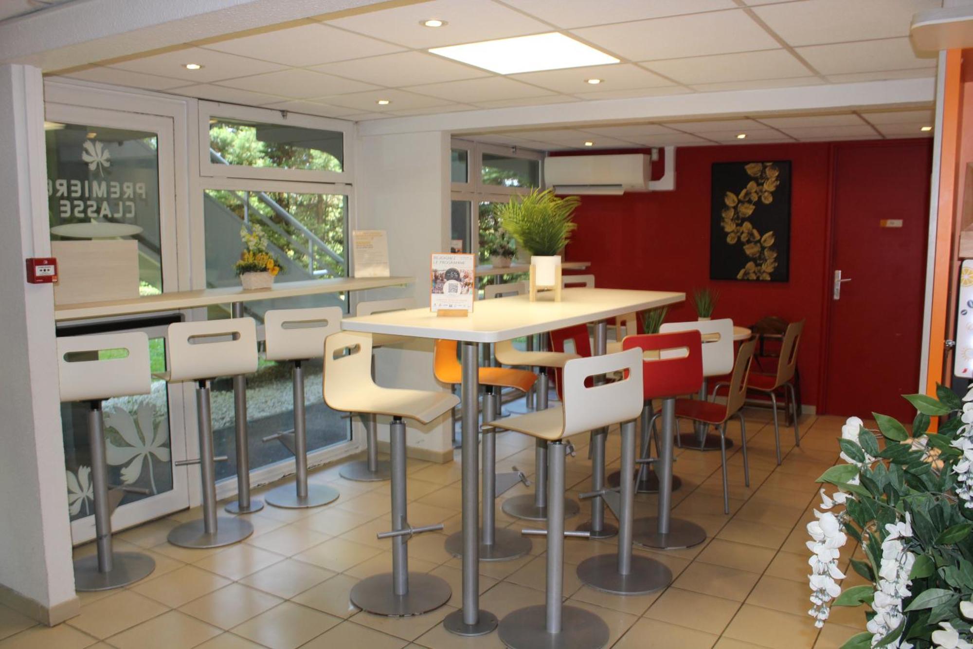 Premiere Classe St Quentin en Yvelines Elancourt Trappes Exterior foto