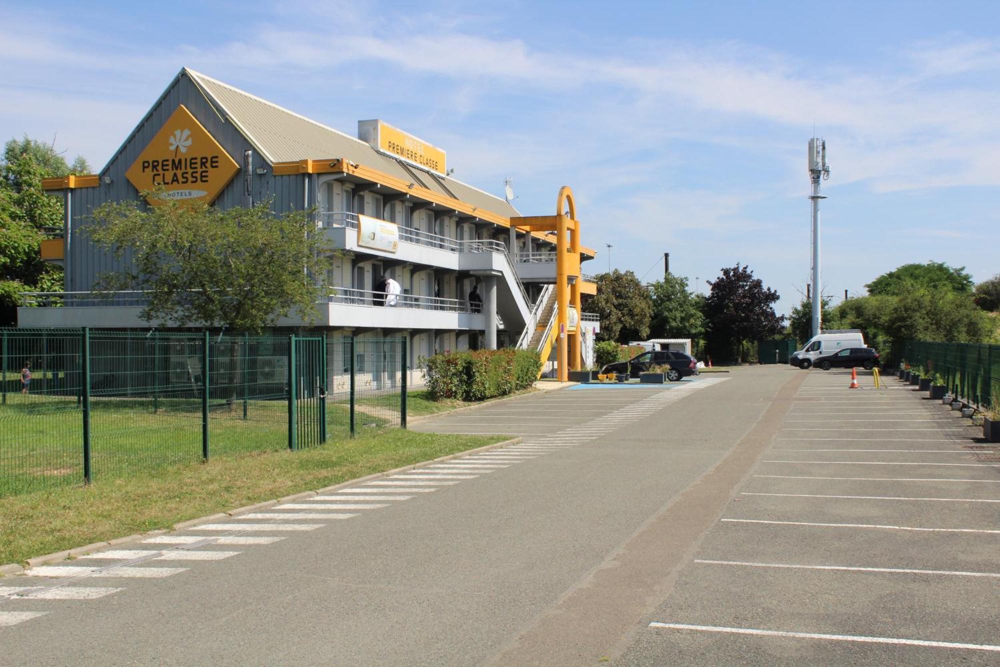 Premiere Classe St Quentin en Yvelines Elancourt Trappes Exterior foto