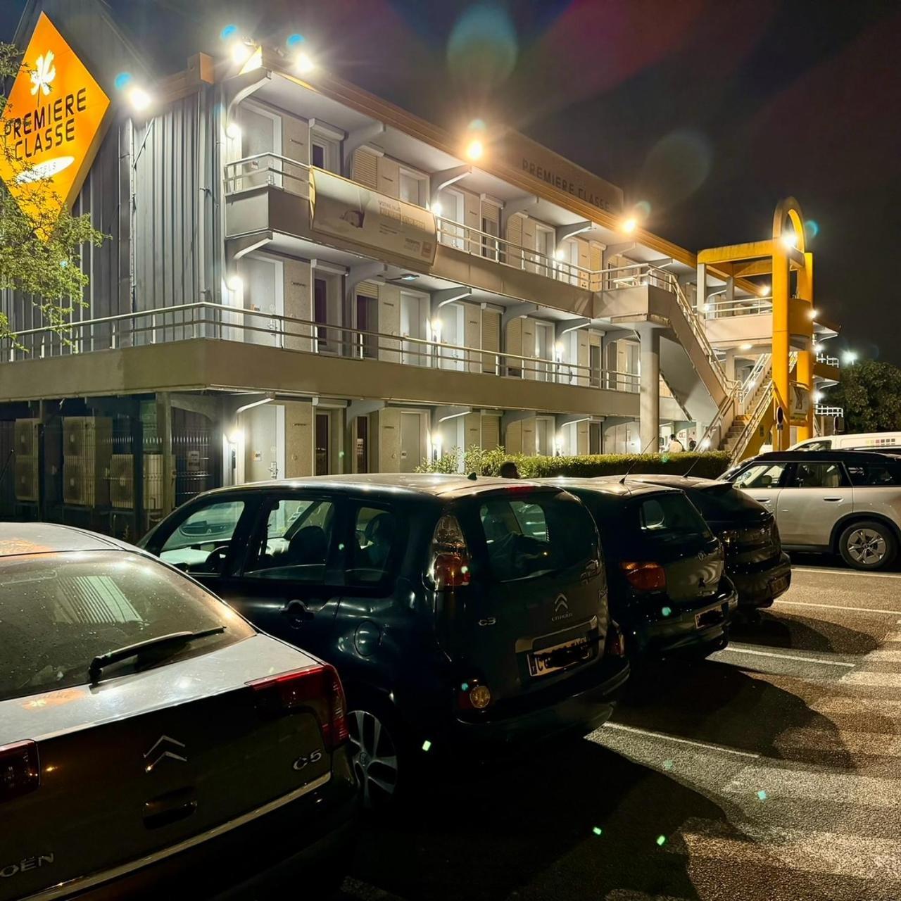 Premiere Classe St Quentin en Yvelines Elancourt Trappes Exterior foto