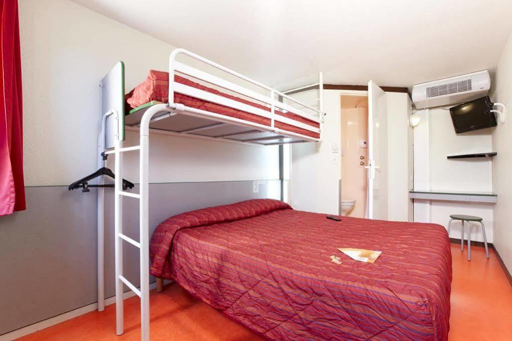 Premiere Classe St Quentin en Yvelines Elancourt Trappes Exterior foto