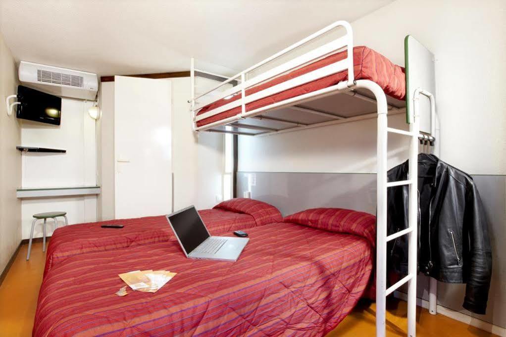 Premiere Classe St Quentin en Yvelines Elancourt Trappes Exterior foto