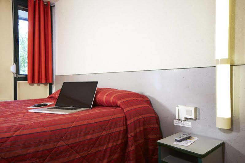 Premiere Classe St Quentin en Yvelines Elancourt Trappes Exterior foto