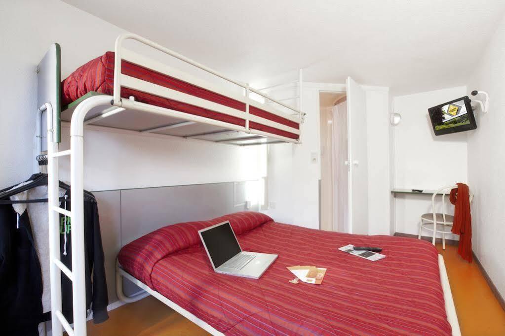 Premiere Classe St Quentin en Yvelines Elancourt Trappes Exterior foto